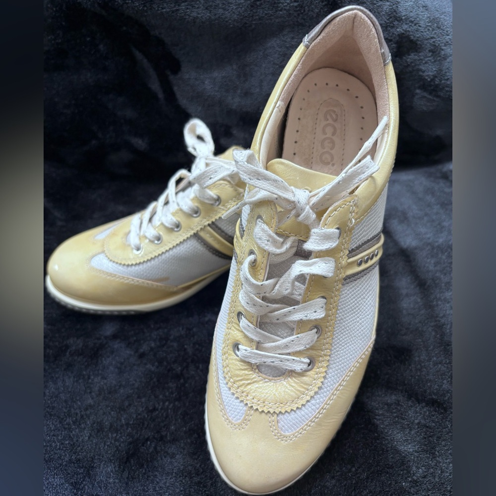 Ecco Women Hydromax Spikeless Golf Shoes | Size 37 (6) | Yellow, White, Silver